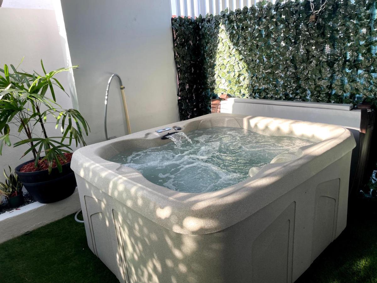 Spacious Retreat With Private Jacuzzi And Terrace ポンセ エクステリア 写真